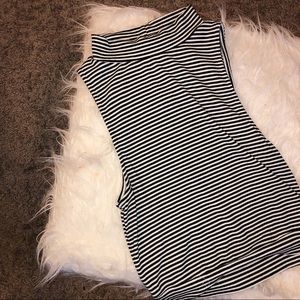 Halterneck black/white crop top
